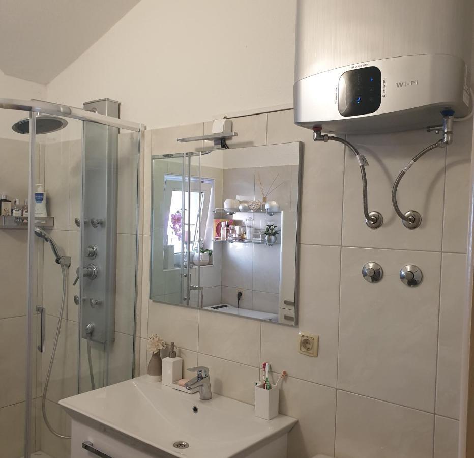Apartmani Mlikotic Dugi Rat Oda fotoğraf